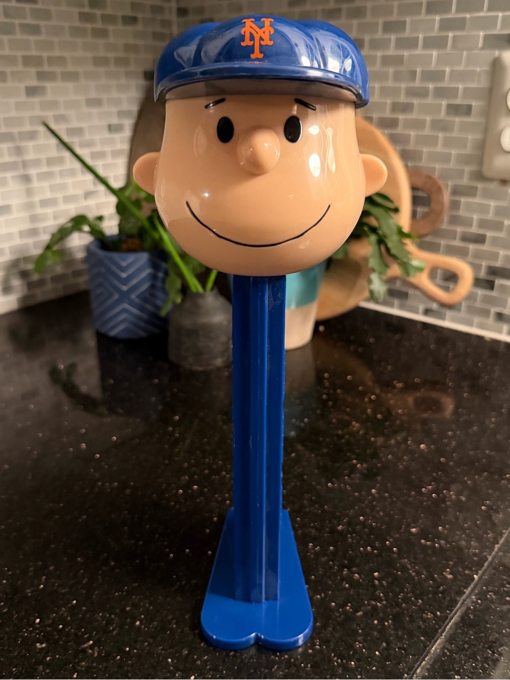 2005 MLB New York Mets Giant Charlie Brown Pez Dispenser
